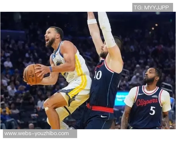 勇士与快船激战正酣2月3日精彩对决引发球迷热议